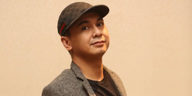 Raditya Dika.