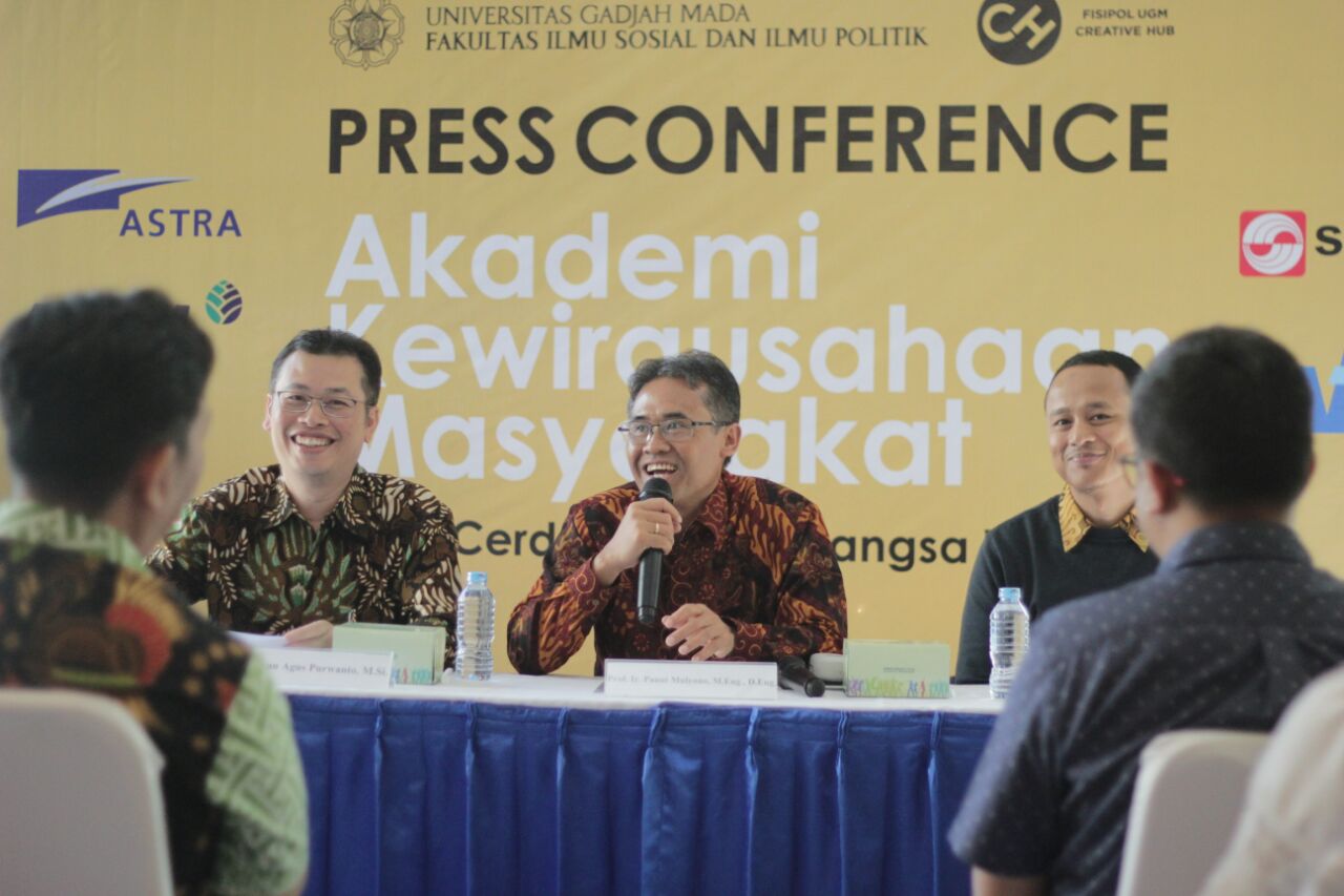 Dekan Fisipol UGM, Erwan Agus Purwanto, saat soft-launching program AKM di Digilib Café, Fisipol UGM, Senin, 9 Juli 2018. 