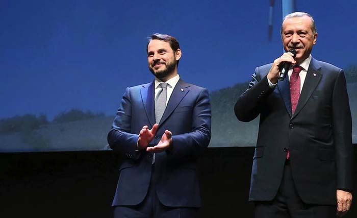 Presiden Erdogan (kanan) bersama Menteri Kkeuangan Turki yang baru, Berat Albayrak yang tak lain adalah menantunya sendiri. (foto: stern)