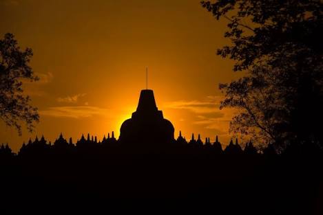 Borobudur dalam terpaan cahaya pagi. Ilustrasi foto:istimewa