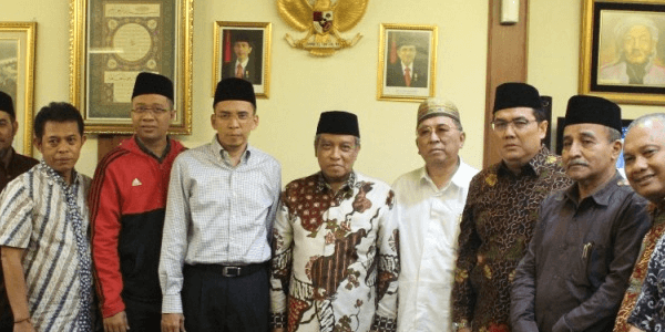 Tuan Guru Bajang bersama Kiai Said Aqil Siroj dan jajaran PBNU di Jakarta. (foto: nu for ngopibareng.id)