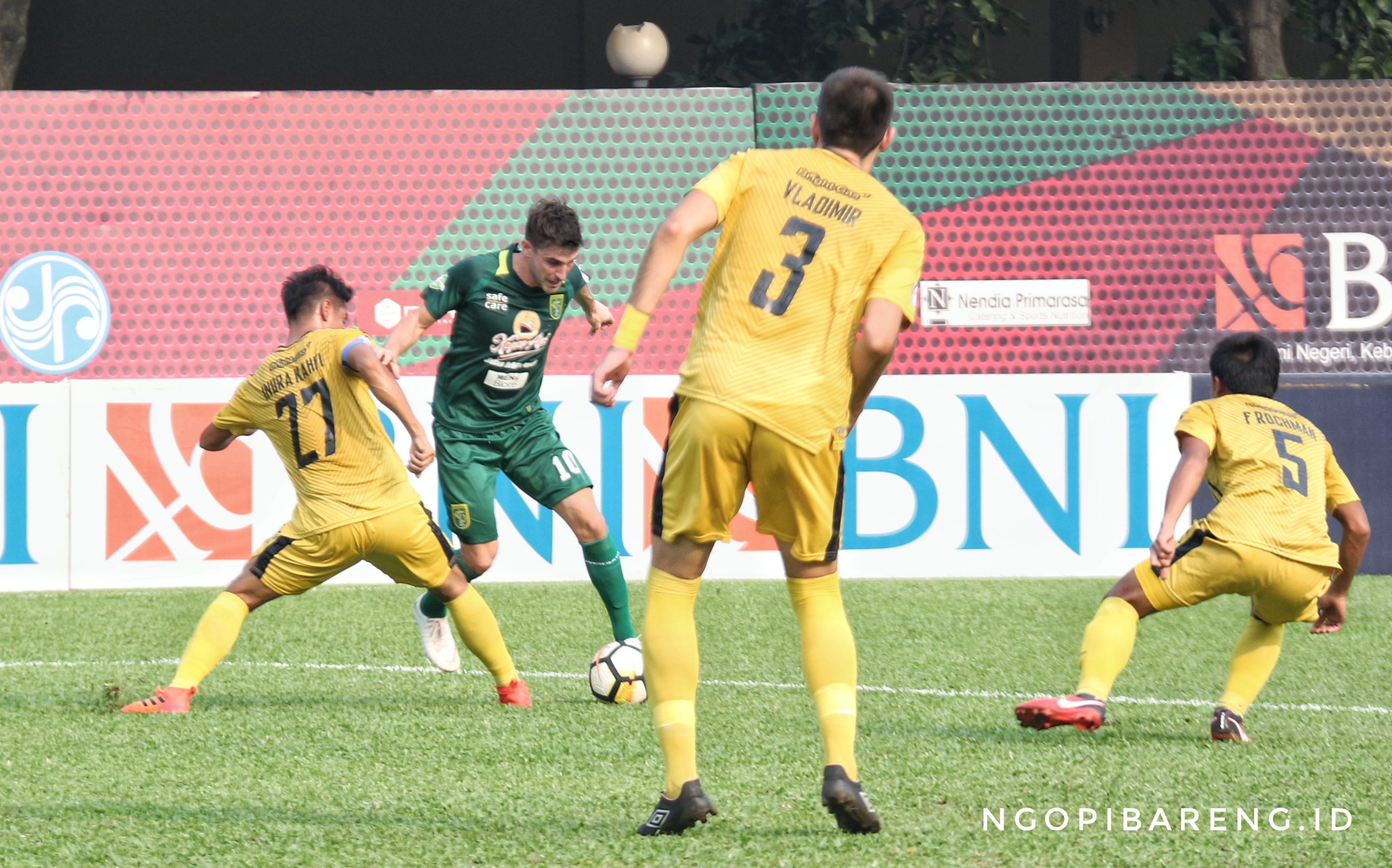 Pertandingan Persebaya vs Bhayangkara FC di PTIK Jakarta, Rabu 11 Juli 2018. (foto: hrs/ngopibareng)