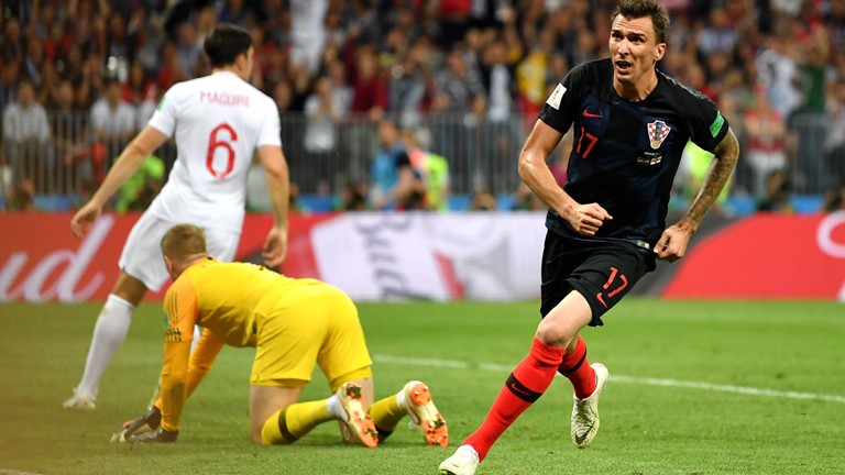 Pemain Kroasia Mandzukic mematikan kemenangan atas Inggris. 