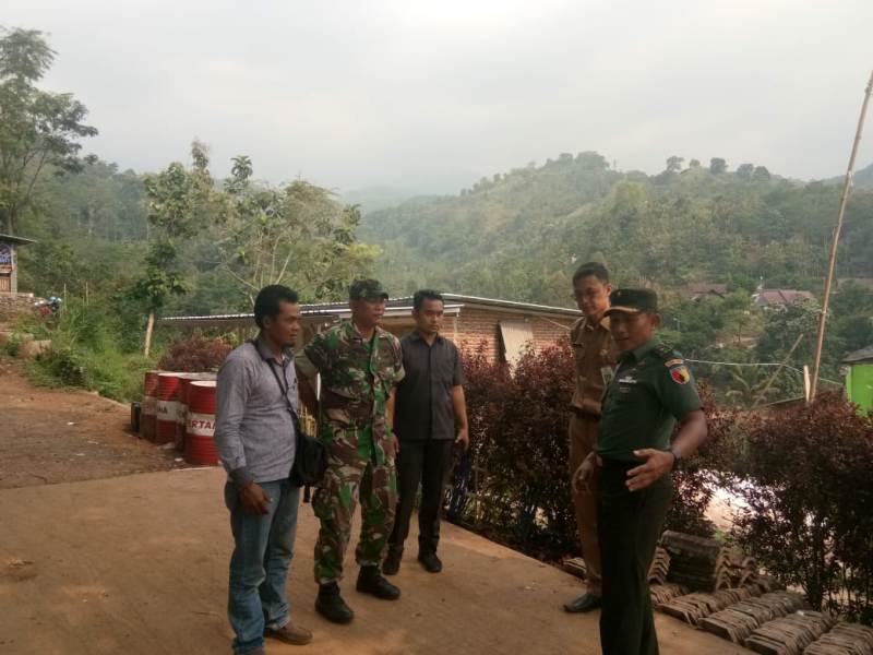 Kasdim 0815 Mayor Inf Nuryakin, S.Sos Saat Meninjau Lokasi TMMD Beberapa waktu lalu