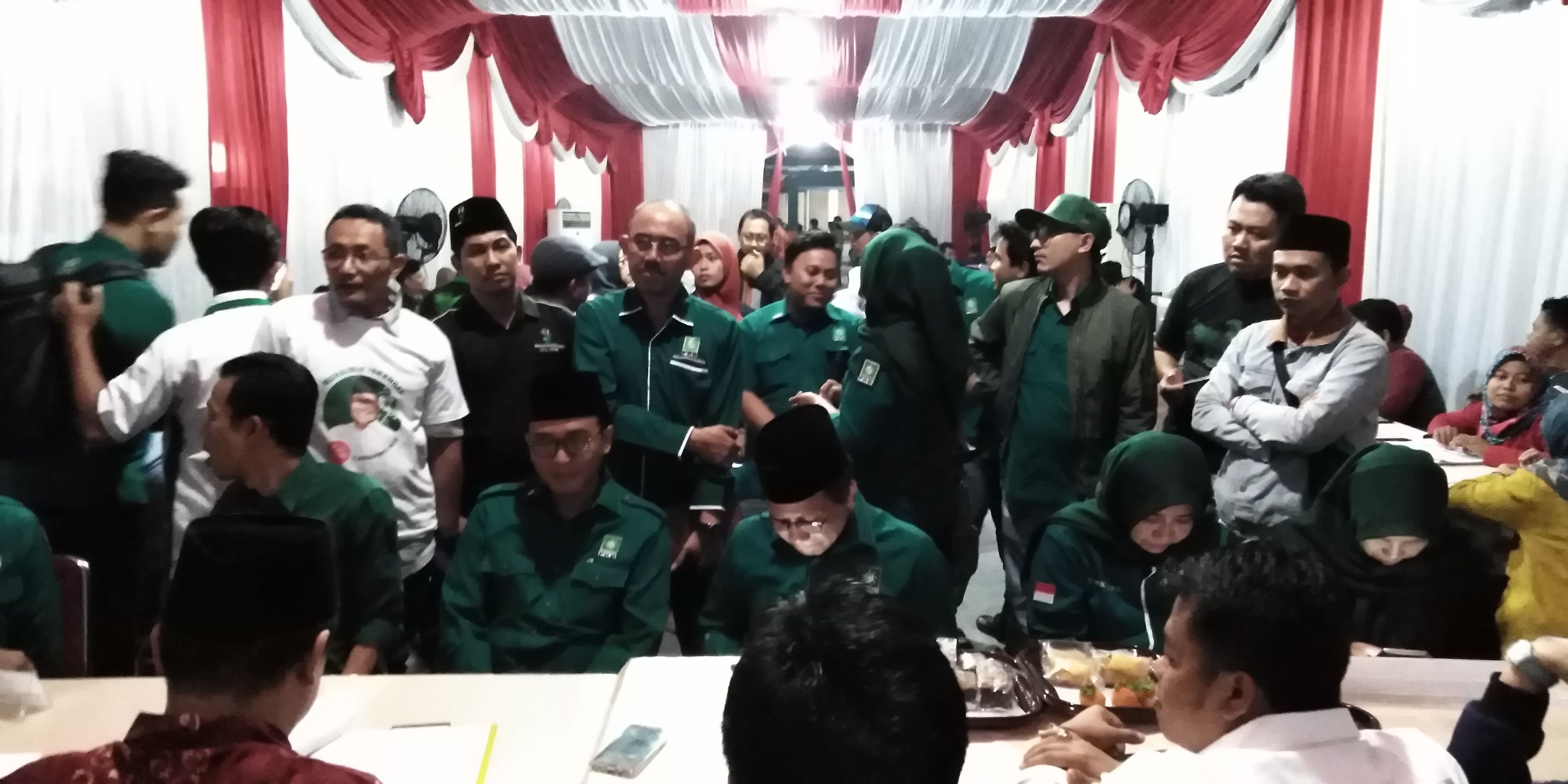 PKB saat menyerahkan berkas bacaleg di KPU Jatim, Selasa, 17 Juli 2018. (foto: farid/ngopibareng.id) 