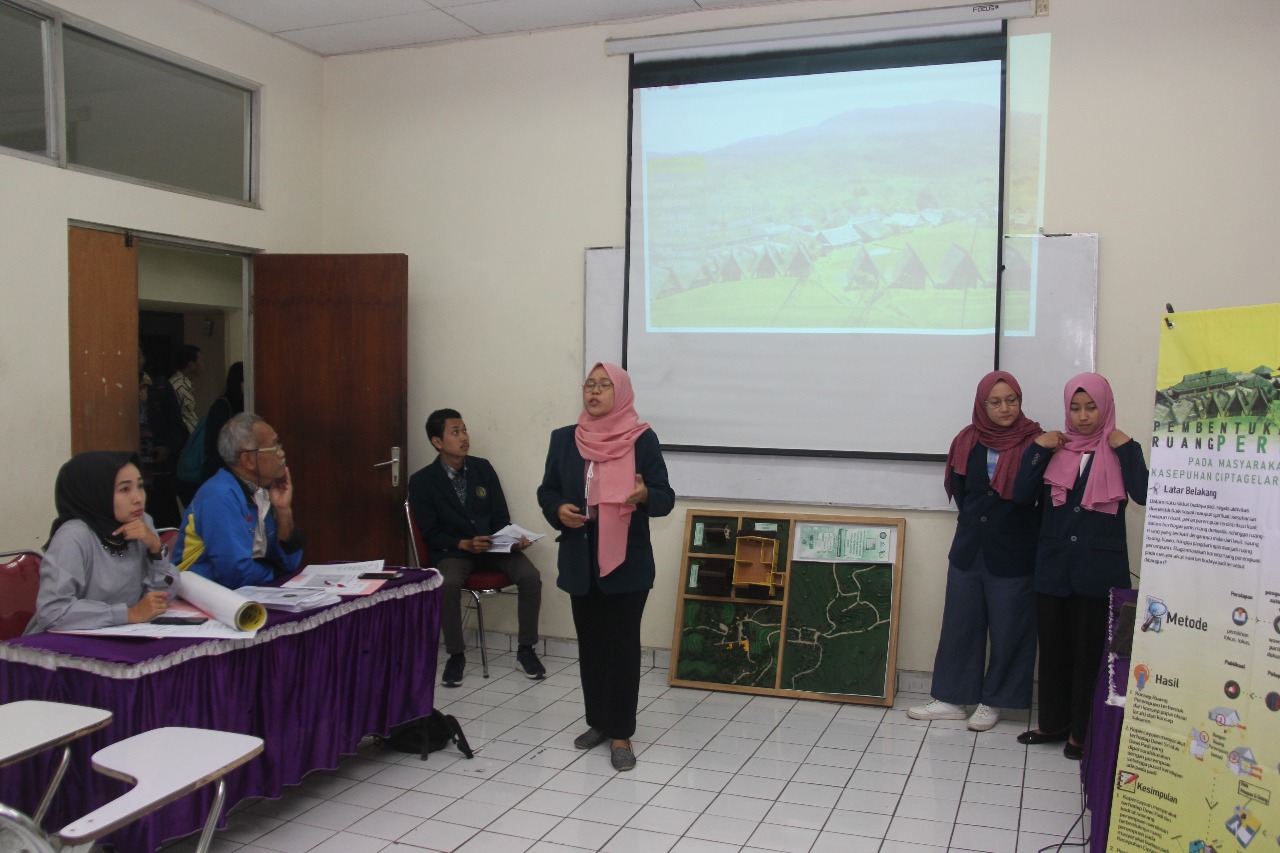 Bagian Kemahasiswaan UB menggelar Monev Internal PKM di Gedung FTP UB. (Foto: Humas UB)