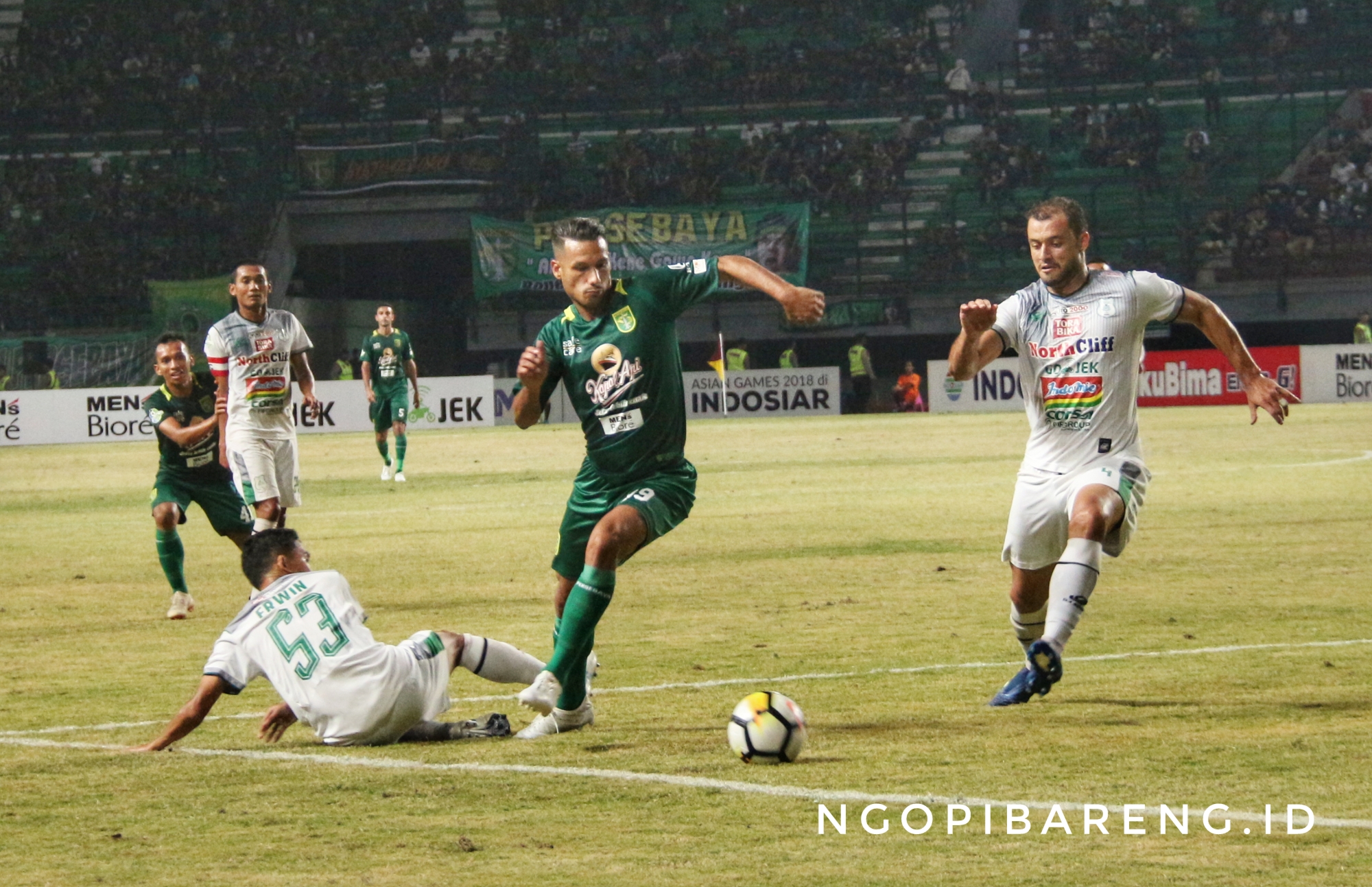 Pemain Persebaya Raphael Maitimo saat tampil perdana lawan PSMS Medan, Rabu 18 Juli 2018. (foto: hrs/ngopibareng)