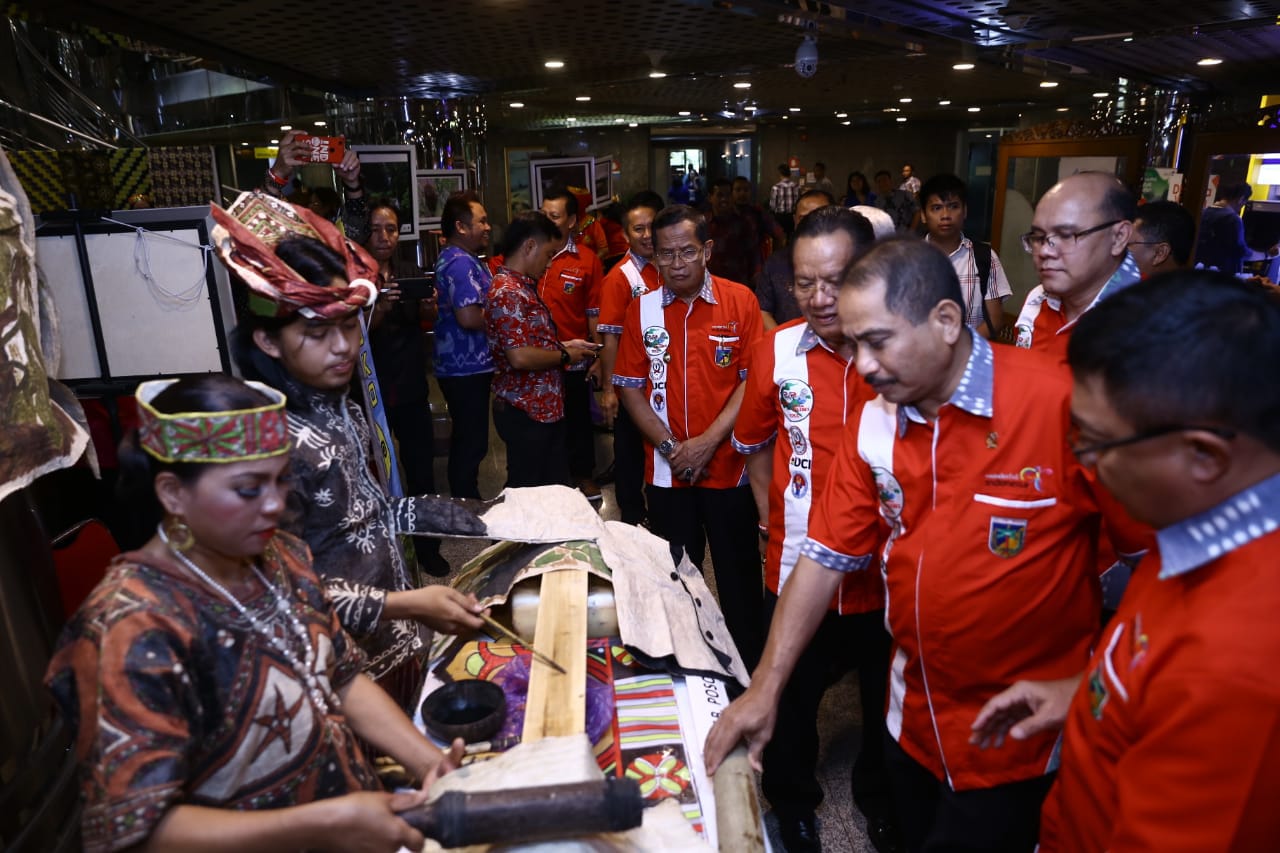 Menpar loncing kalender even Sulteng. foto:kemenpar