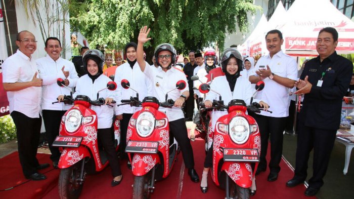 Bupati Azwar Anas ketika launching Gancang Aron. Foto : Antara