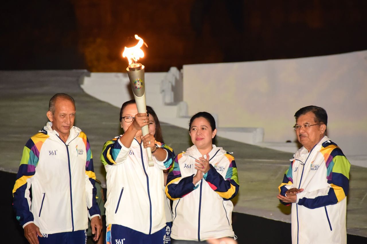 Wapres JK saat membuka Kirab Obor di Lapangan Brahma, Kompleks Candi Prambanan, Sleman, Daerah Istimewa Yogyakarta, Rabu, 18 Juli 2018. (Foto: Dok. PUPR)