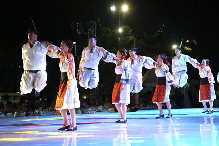 Penampilan peserta mancanegara di penutupan Surabaya Cross Culture Festival ke-14, Kamis, 20 Juli 2018. (Foto: Istimewa) 