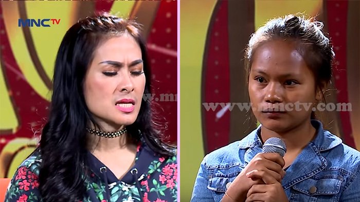Iis Dahlia tampak sinis melihat penampilan Waode Sofia dari Bau Bau, Sulawesi Tenggara (dok. MNC).