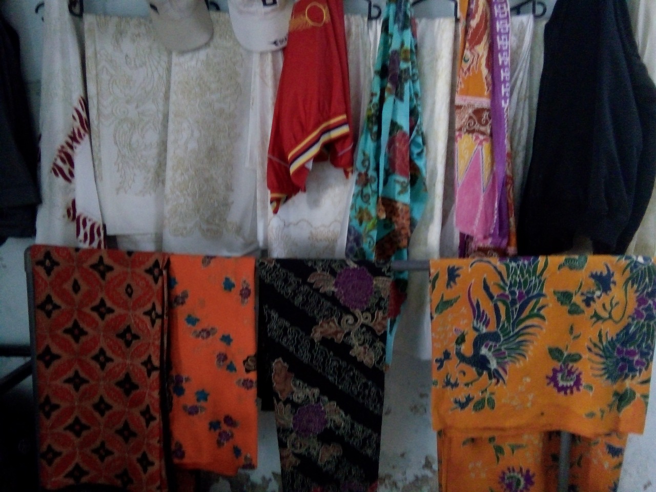 Kain batik yang merupakan hasil dari mesin Pakis. (Dok)