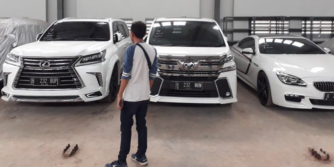 Penampakan garasi mobil mewah para koruptor.