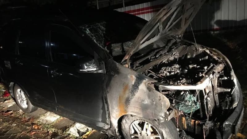 Kondisi mobil Daihatsu Xenia milik Neno Warisman terbakar di bagian mesin dan body depan.