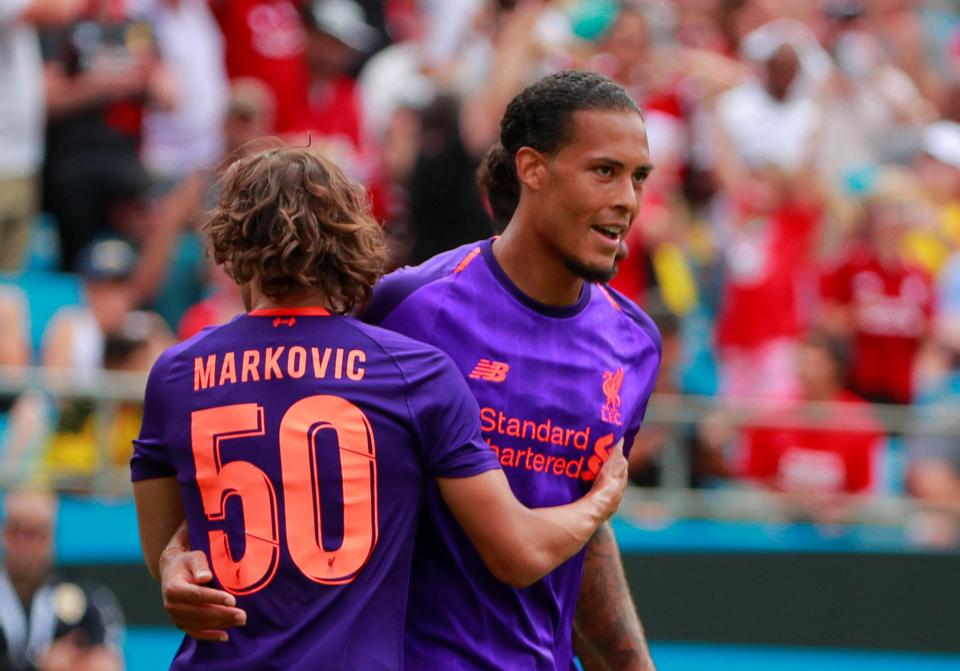 Gol Virgil Van Dijk tak mampu menyelamatkan Liverpool dari kekalahan. foto:reuters