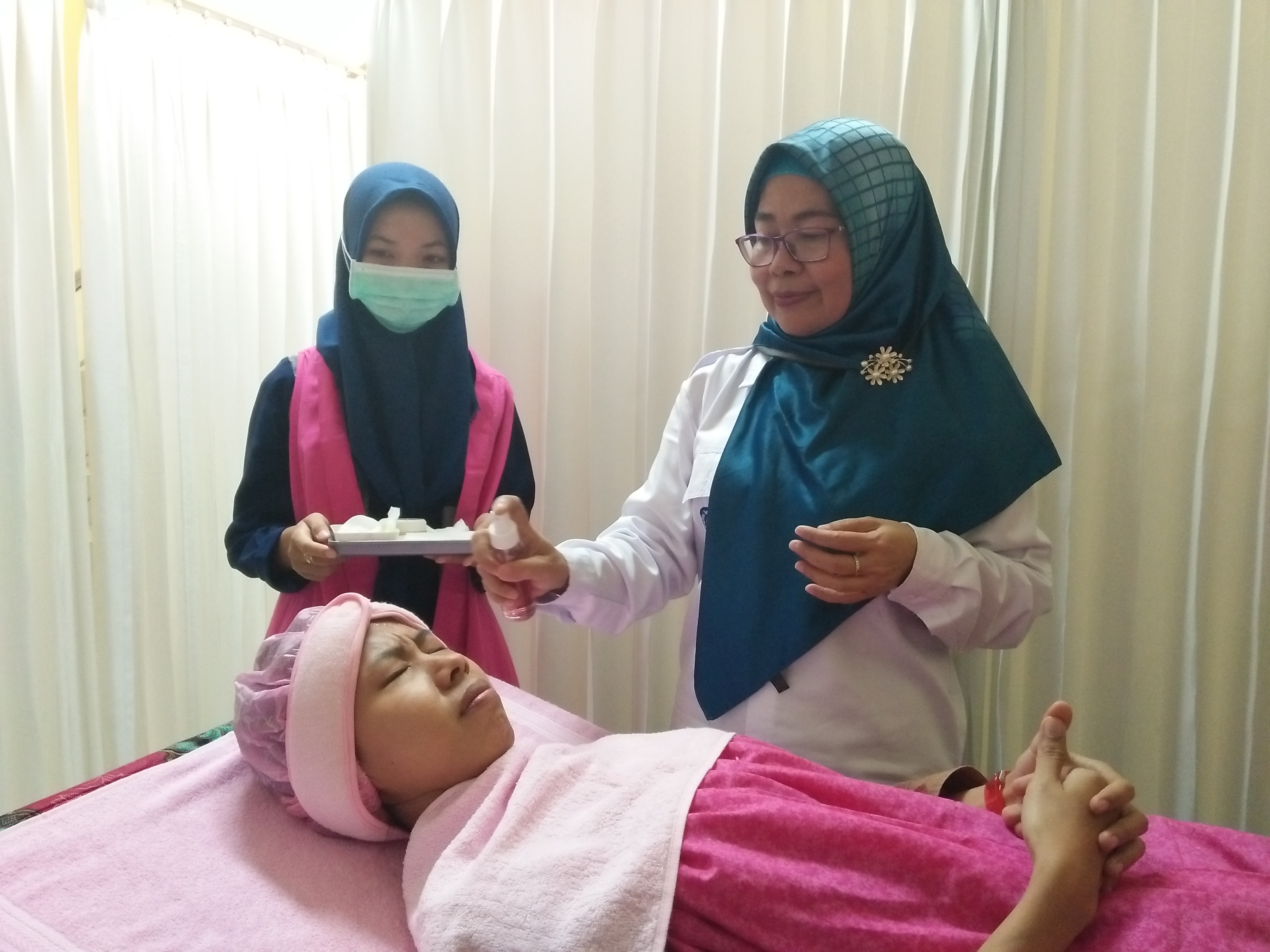 Titik ketika mengaplikasikan nanogold. (Amanah/ngopibareng.id)