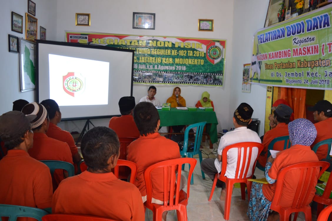 Suasana Pelatihan Budidaya Kambing Bagi Poktan Ternak Mendo Joyo Desa Jembul, Selasa (24/07/2018)