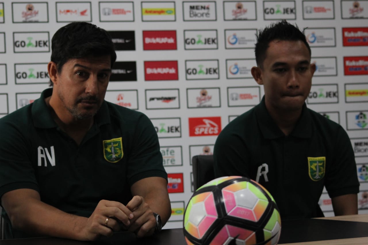 Pelatih Persebaya, Angel Alfredo Vera. (foto: hrs/ngopibareng)