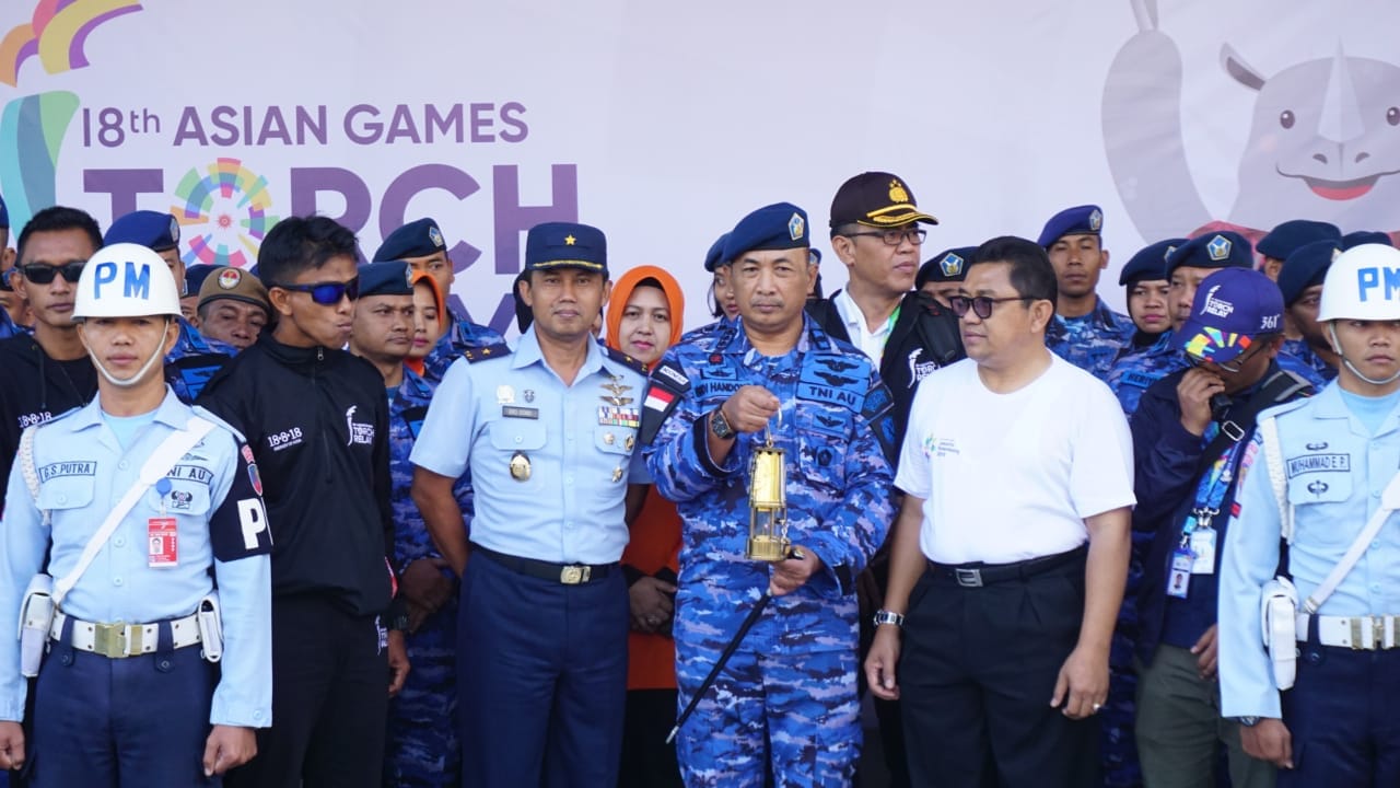 Tiba di Lombok, dibawa oleh Marsekal Pertama TNI Eko Dono. foto:ist 