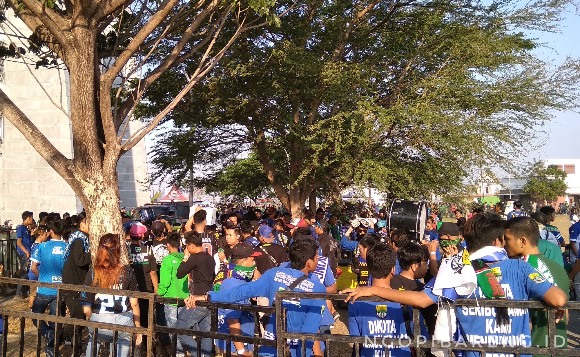 Suasana Stadion Gelora Bung Tomo jelang pertandingan Persebaya vs Persib Bandung, Kamis 26 Juli 2018. (Foto: Haris/ngopibareng)