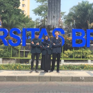 Tiga mahasiswa UB teliti silika dari limbah abu ampas tebu sebagai bahan penyerap untuk mencegah pencemaran logam berat. (Foto: Humas UB)