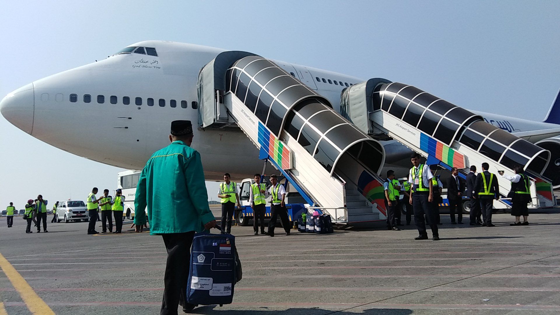 Ilustrasi: Keberangkatan calon jamaah haji, di Bandara Internasional Juanda, Surabaya. (foto: Farid/ngopibareng.id) 