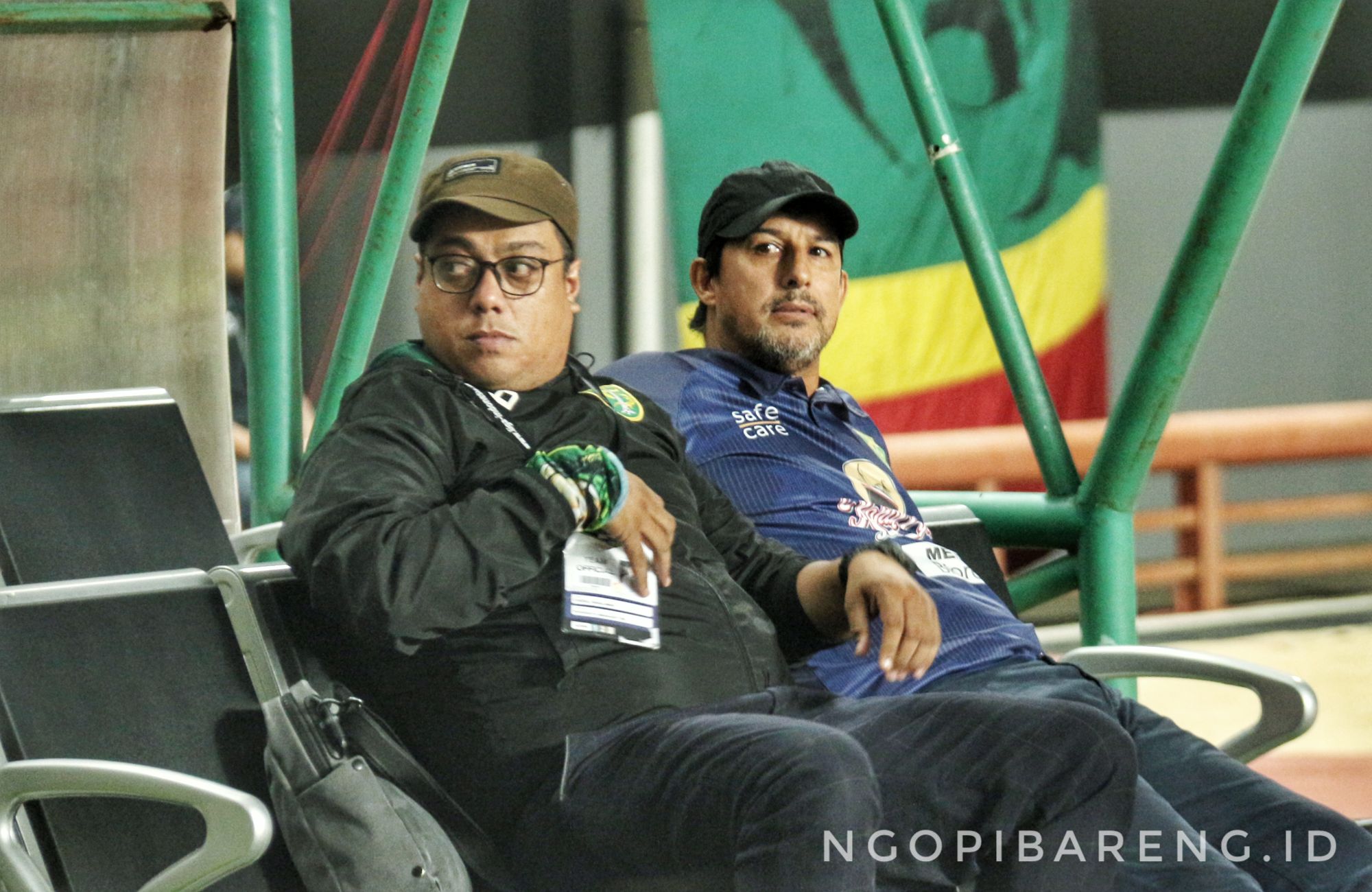 Pelatih Persebaya, Angel Alfredo Vera bersama Manajer Choirul Basalamah. (foto: Haris/ngopibareng.id)