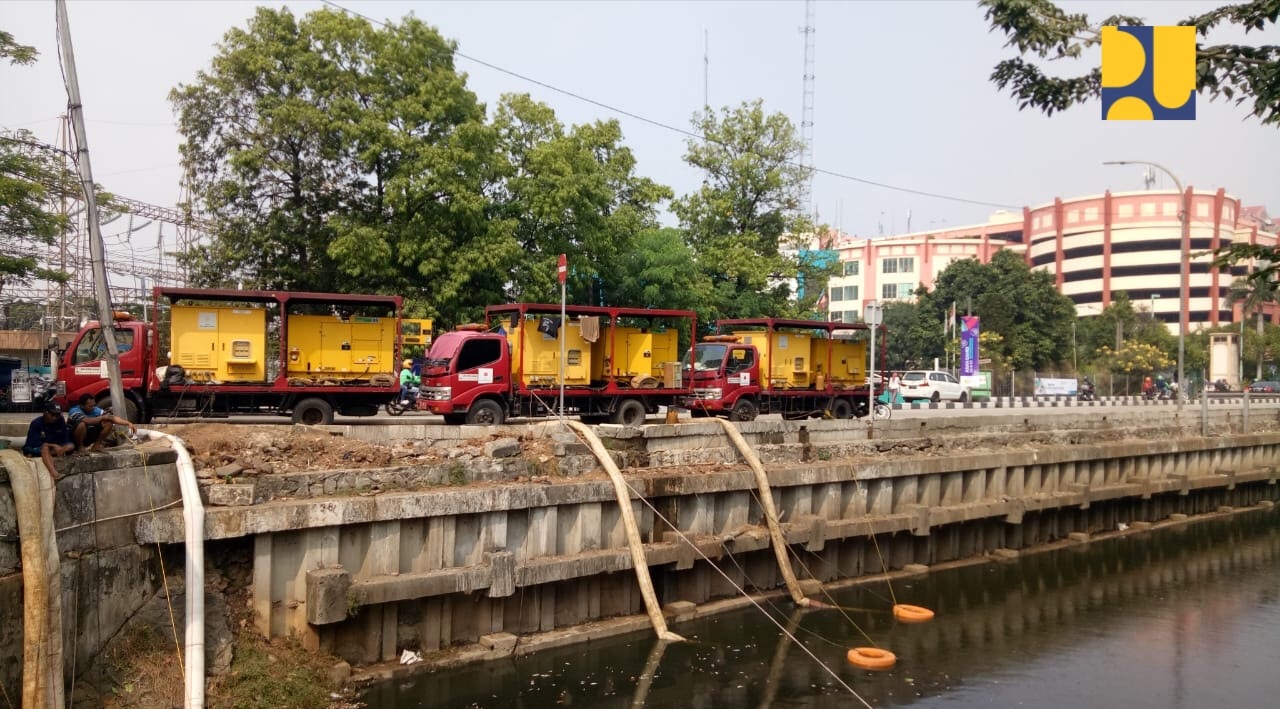 Kementrian PUPR berupaya mengurangi bau di Kali Item dan Kali Sentiong. (foto: Dok. PUPR) 