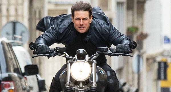 Salah satu adegan Tom Cruise di film barunya, Mission:Impossible - Fallout. foto: Paramount Pictures.