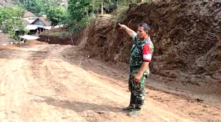 Tampak Suasana Jalan Tembus Desa Jembul Menuju Dusun Blentreng Desa Ngembat Sudah Terhubung