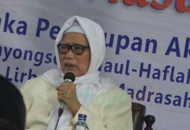 KH Anwar Manshur.