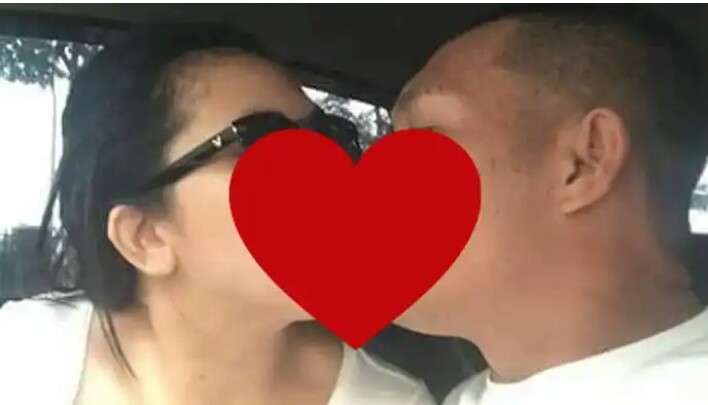 Foto ciuman Wanretno dan WIL-nya tersebar pertama kali di Facebook.