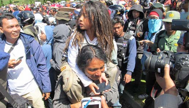 Rambut gimbal menjelang prosesi pemotongan. foto:ist/joko