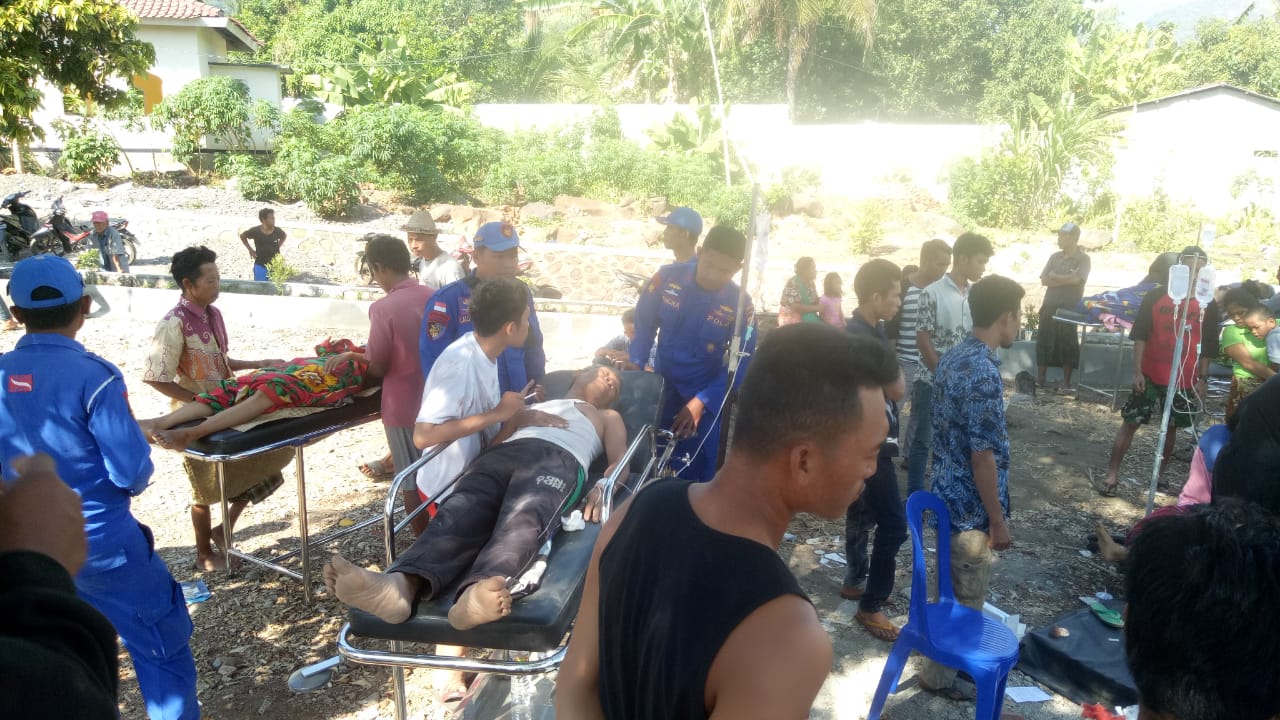 Evakuasi korban gempa bumi yang terjadi di NTB, Minggu, 29 Juli 2018. (Foto: BPBD)