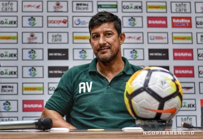 Pelatih Persebaya, Angel Alfredo Vera. (foto: hrs/ngopibareng)