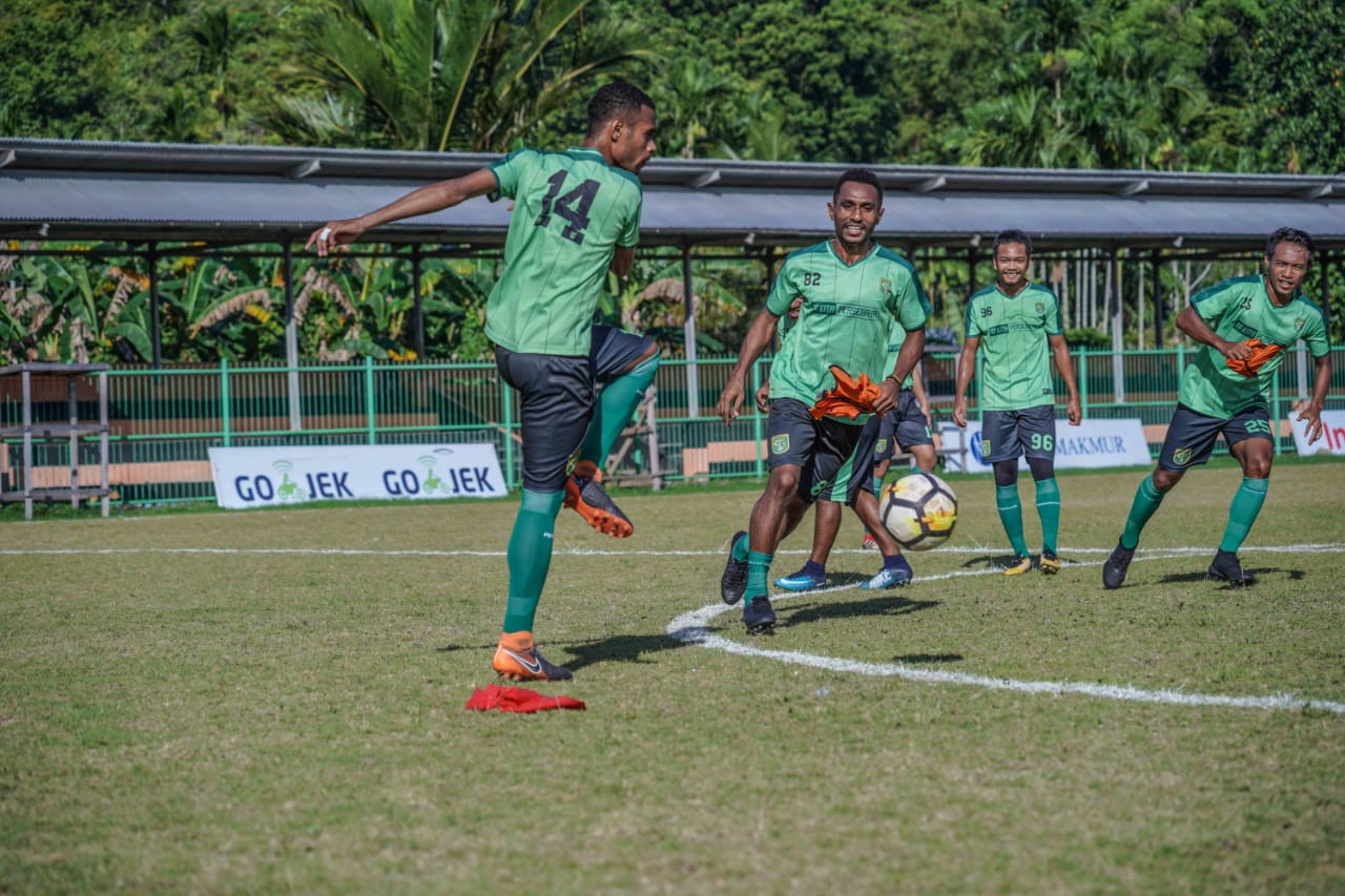 Para pemain Persebaya yang akan hadapi Perseru Serui, Selasa 31 Juli 2018. (foto: official)