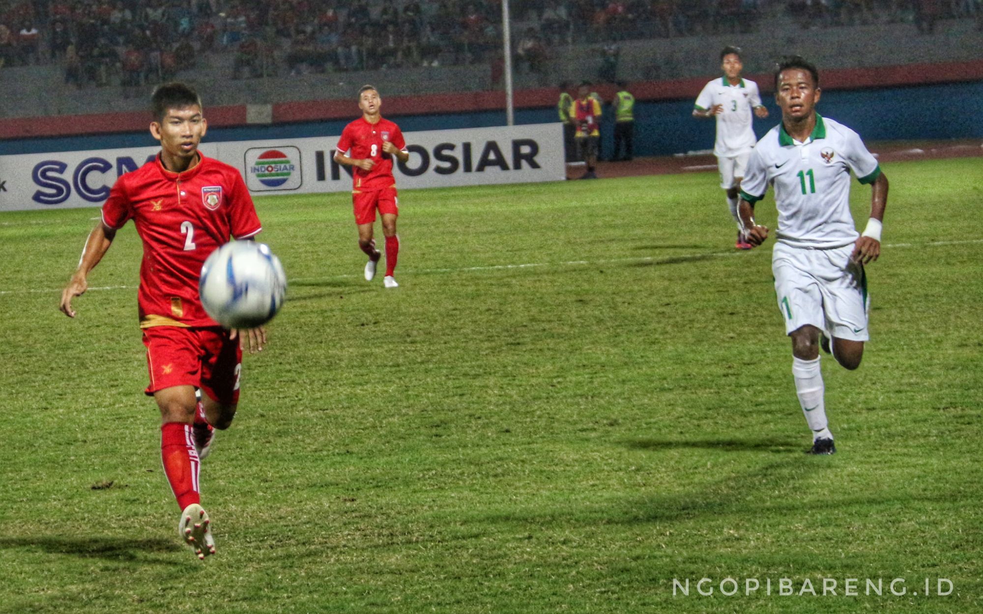 Timnas Myanmar (kiri) saat hadapi Indonesia di Piala AFF U-16, Selasa 31 Juli 2018. (foto: hrs/ngopibareng)