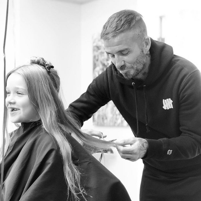 Wajah David Beckham cemberut saat potong rambut putrinya. foto: IG/davidbeckham.