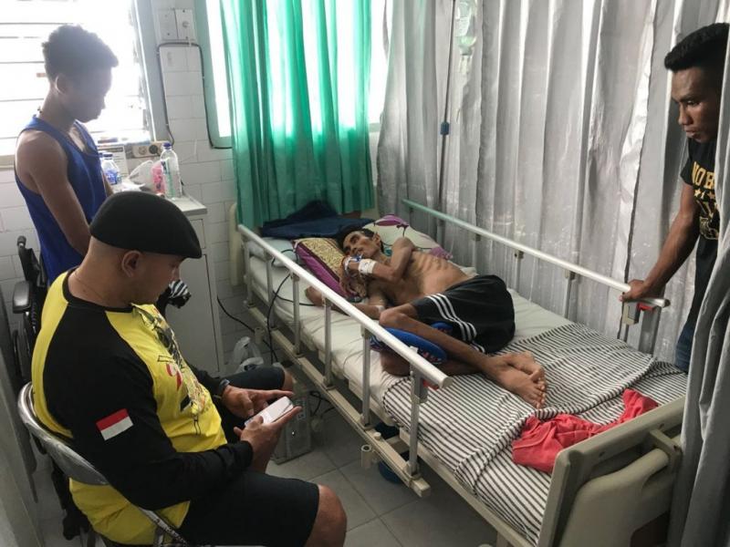 Tubuh Valentino Nahak tinggal tulang dibalut kulit hanya bisa terbaring lemah di ranjang Rumah Sakit Sanglah, Denpasar, Bali.