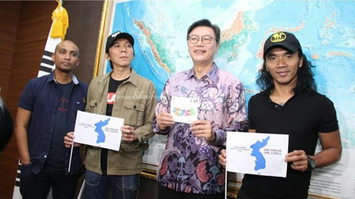 Slank ketika mendatangi Kedubes Korea Selatan. (Instagram)