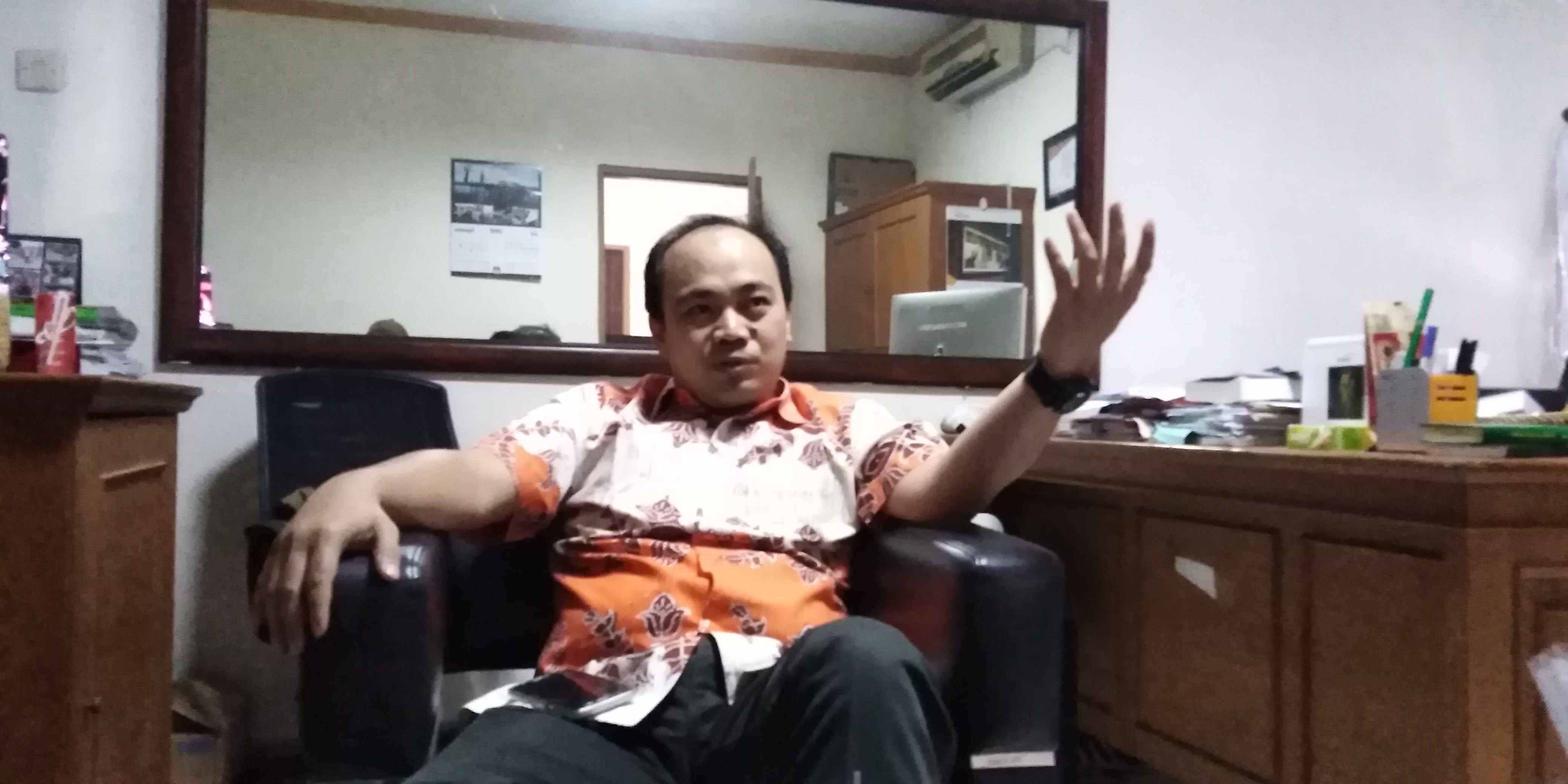 Komisioner KPU Jatim Divisi Teknis Mohammad Arbayanto, saat ditemui di kantornya, Rabu, 1 Agustus 2018. (foto: farid/ngopibareng.id) 