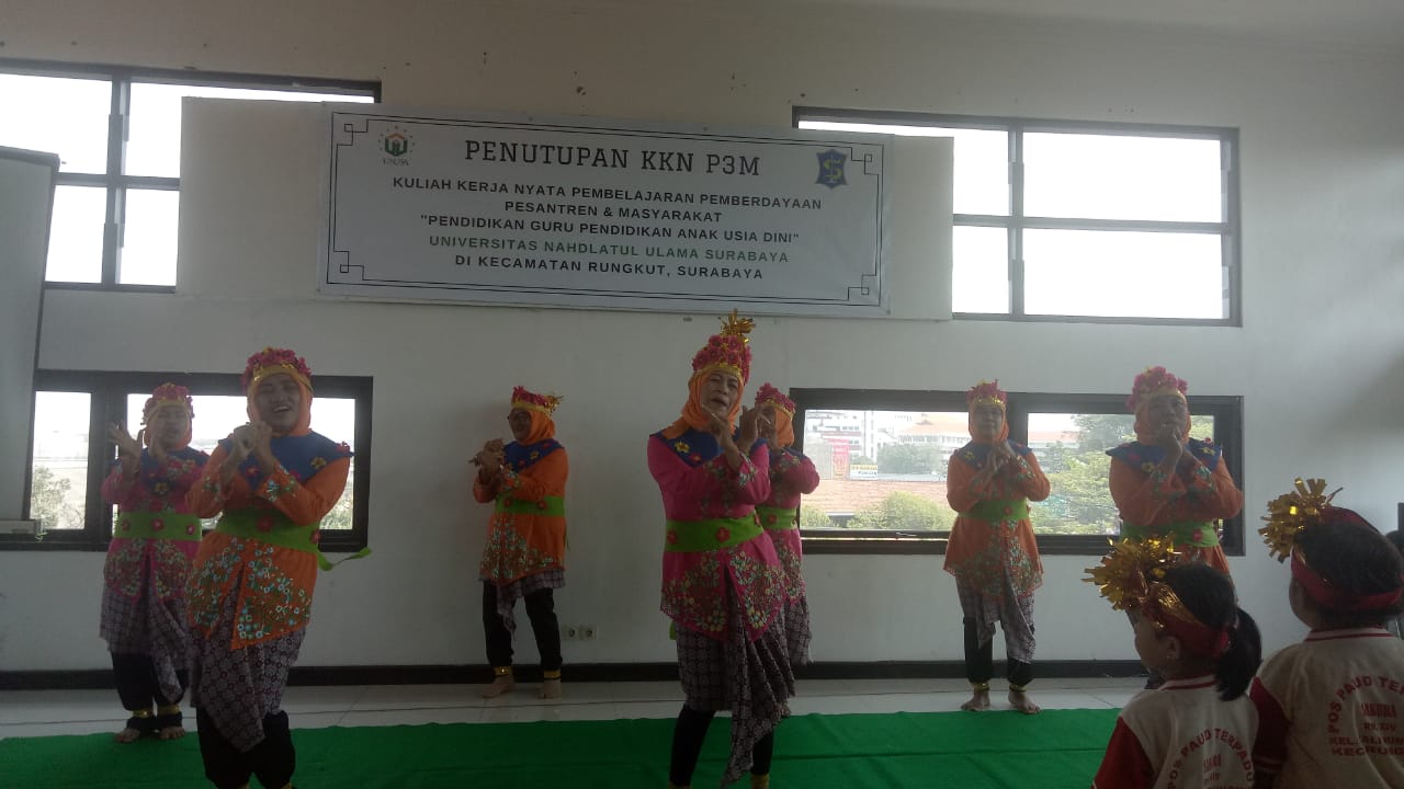 Tidak hanya anak-anak usia dini yang juga meramaikan acara penutupan KKN UNUSA di Kecamatan Rungkut, tapi para mahasiswa peserta KKN dan ibu-ibu PKK juga ikut menyemarakkan penutupan yang digelar Selasa, 31 Juli 2018.