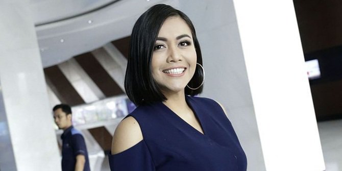 Denada sengaja potong rambut pendek demi putrinya, Shakira Aurum agar tak merasa rambutnya rontok sendiri akibat kemoterapi.