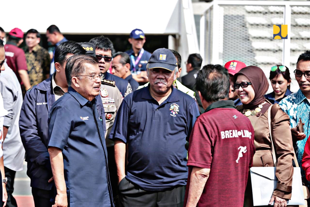 Wapres Jusuf Kalla meninjau venue Asian Games 2018, di Gelora Bung Karno (GBK) Jakarta, Jumat, 3 Agustus 2018. (Foto: Dok. PUPR)
