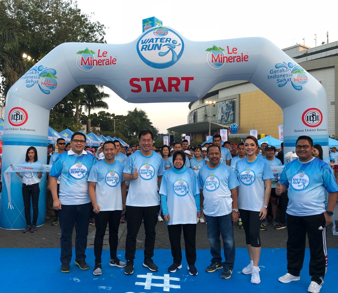Turut hadir Walikota Surabaya, Tri Rismaharini di Surabaya Water Run 2018