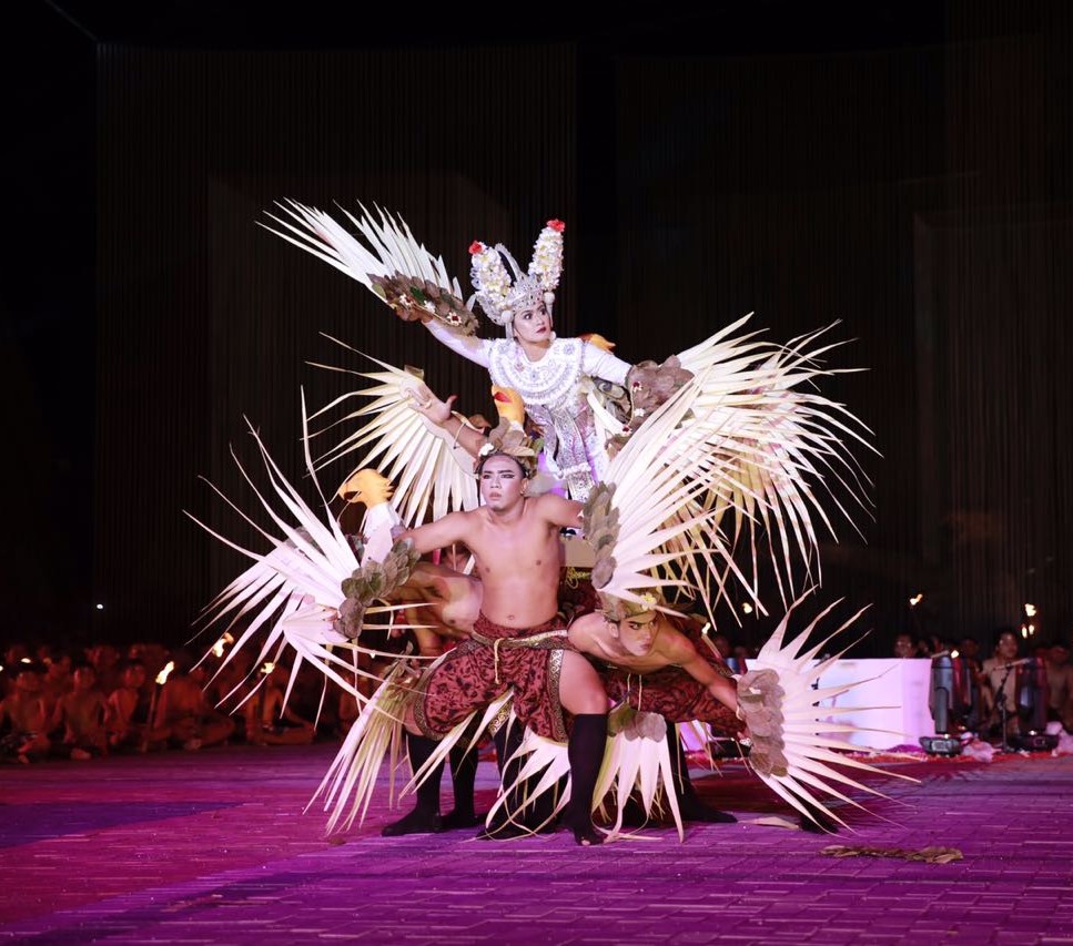 Malam istimewa di Bali sembari menyakslan Garuda Wisnu kencana. foto:kemenpar