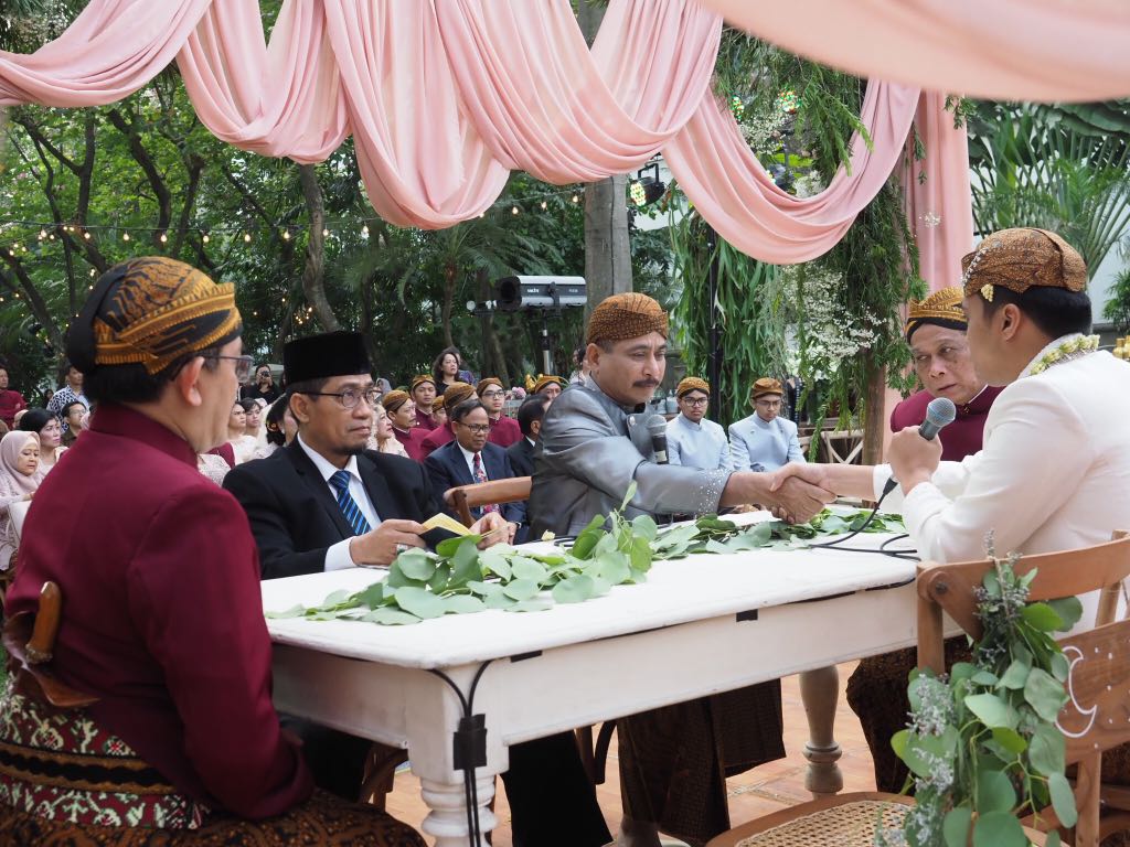 Menpar Arief Yahya menikahkan putrinya. foto:kemenpar