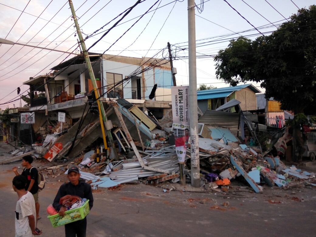 Situasi terkini Desa Pemenang, Lombom Utara, Senin, 6 Agustus 2018. (foto: Istimewa) 