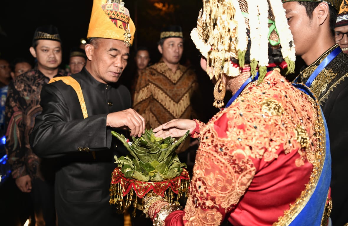Prosesi pembukaan festival. foto:istimewa